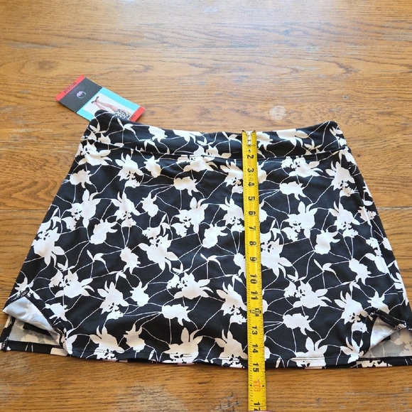 Tranquility Black and White Mini Skater Skirt.  F - Picture 4 of 5